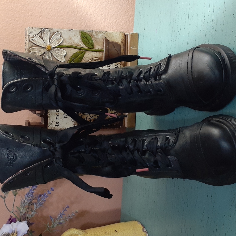 Dr. Martens Triumph 1914 Boots, size 7